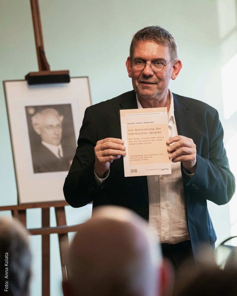 Friedemann Stengel präsentiert die Dissertation von Mojssej Woskin-Nahartabi.