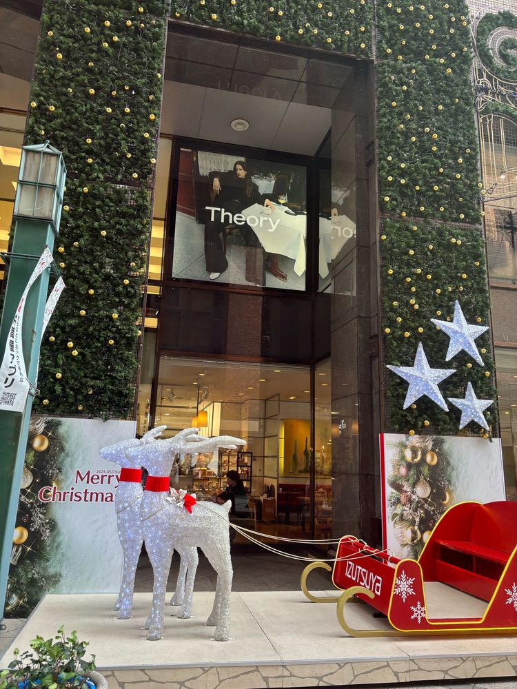 北九州市小倉井筒屋のクリスマスデコレーション。トナカイにそり