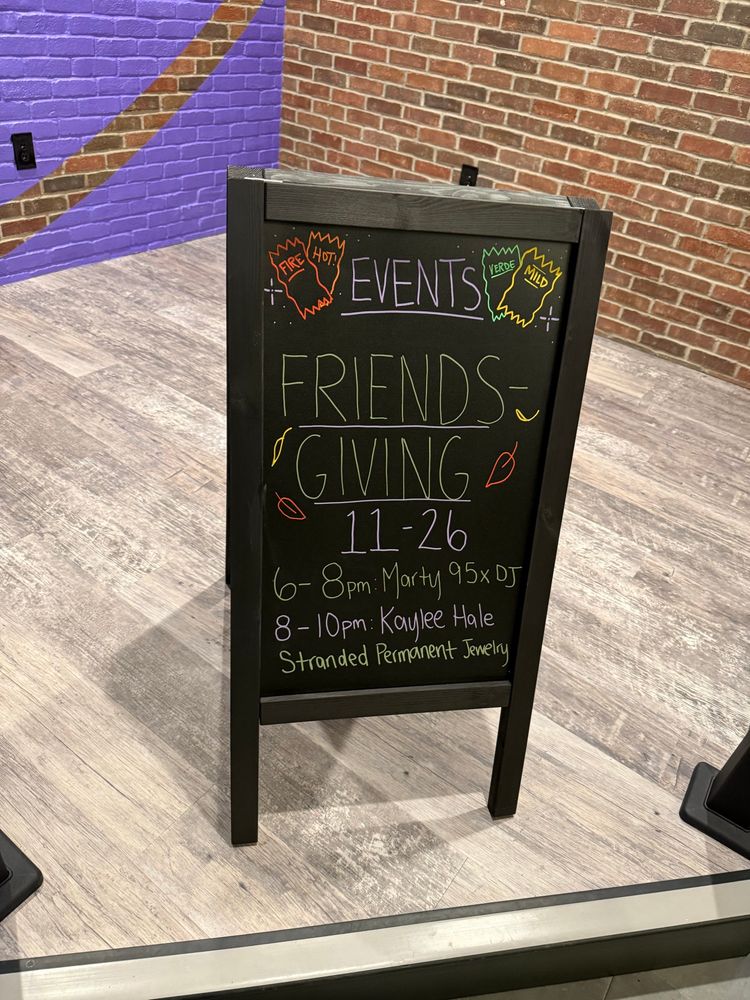 
EVENTS®
- FRIENDS-
'GIVING
11-26
6-8pm: Marty 95x DJ
8 - 10pm: Kaylee Hale Stranded Permanent Jewelry