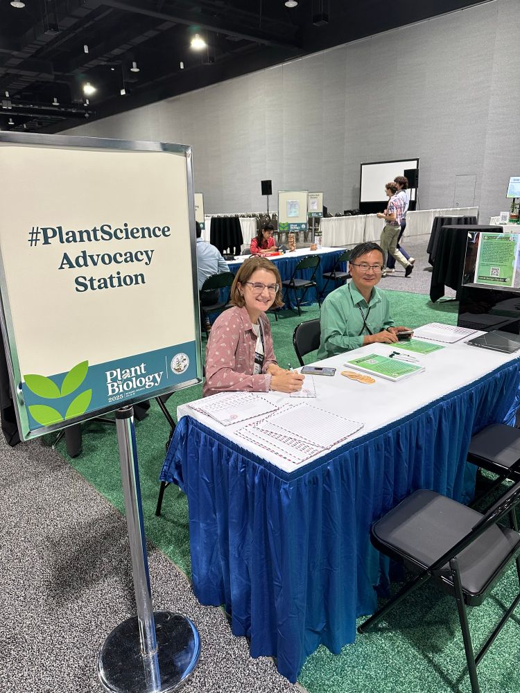Image of ASPB Presidents Leeann Thornton and Ho