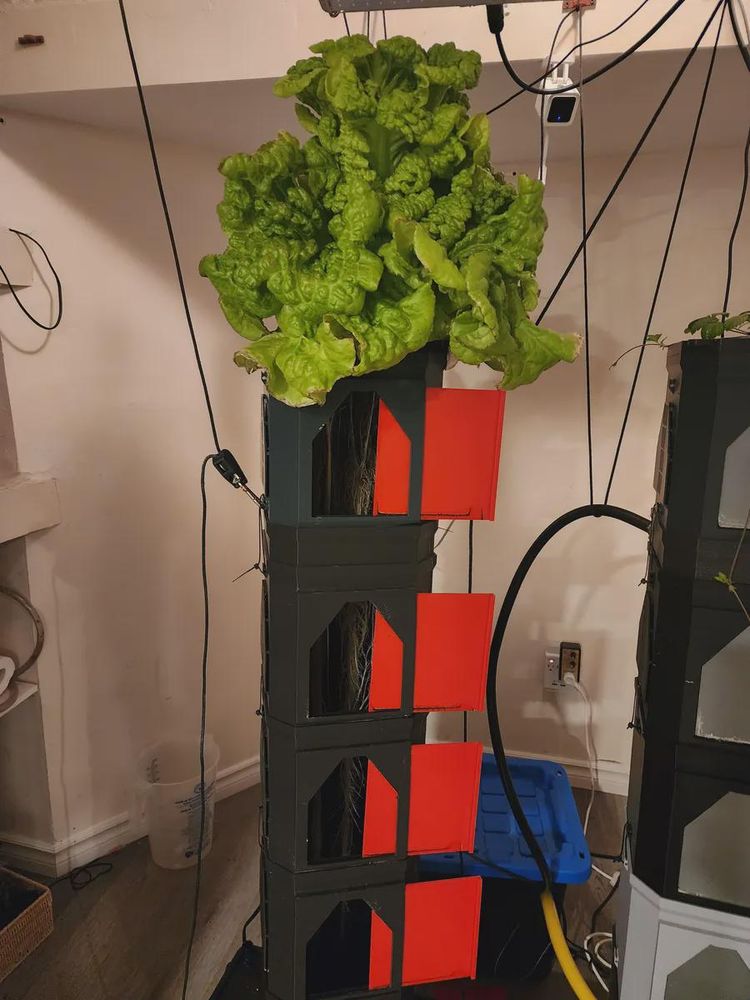 My 3D printed aeroponics system file are now free download it here https://www.printables.com/model/751094-mod-pot-modular-aeroponics-grow-system