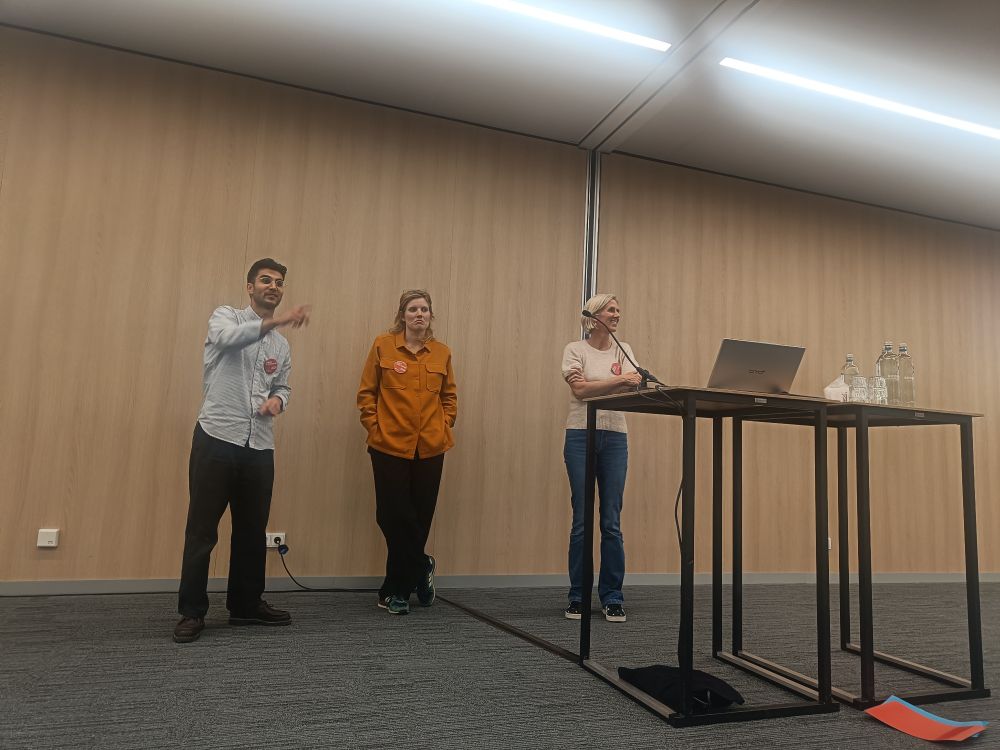 Omid V. Ebrahimi, Riet van Bork, Anne Roefs at the Netsci focus session on network psychometrics 