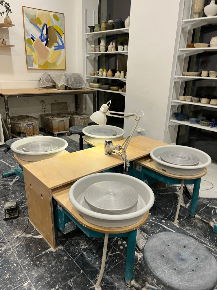 Keramik Studio mit 4 Drehscheiben. 