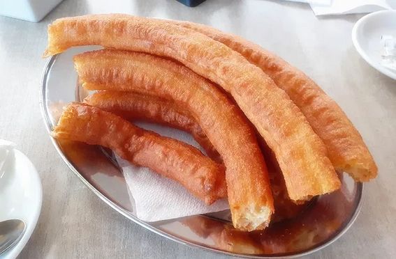 Bandeja con churros.