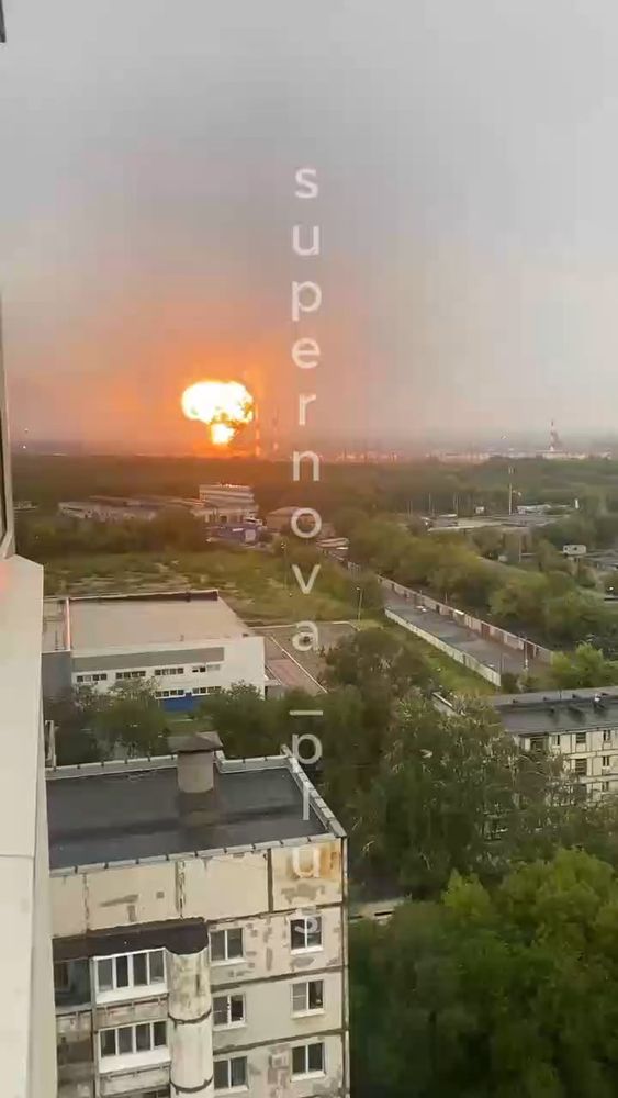 A mushroom cloud over the Novokuibyshevsk Oil Refinery by Physical-Cut-2334
