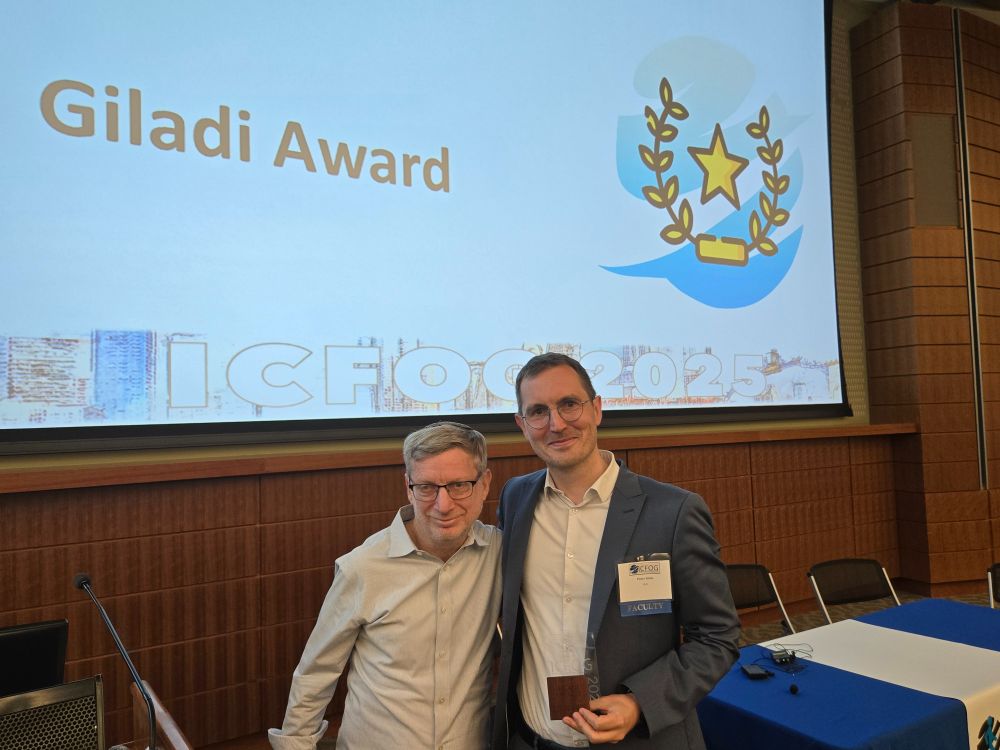 Giladi award for outstanding service to Pieter Ginis, presented by Jeff Hausdorff