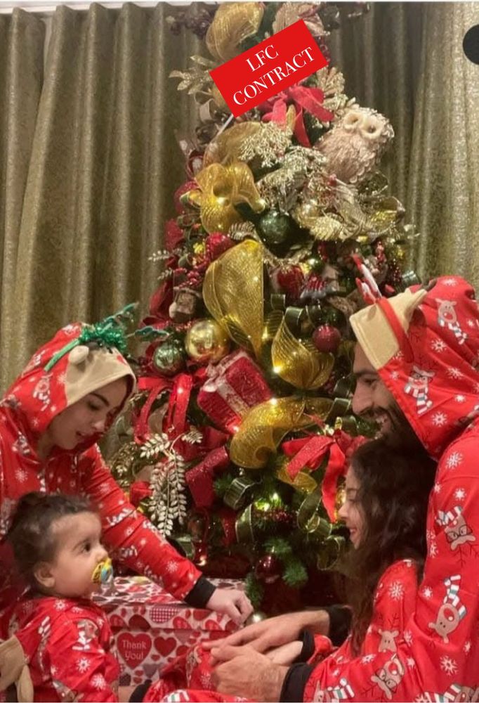 Mo Salah family xmas photo - with bonus contract in the tree