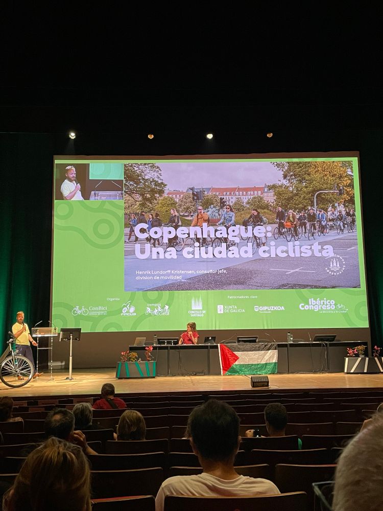 Henrik Lundorff Kristensen presentando