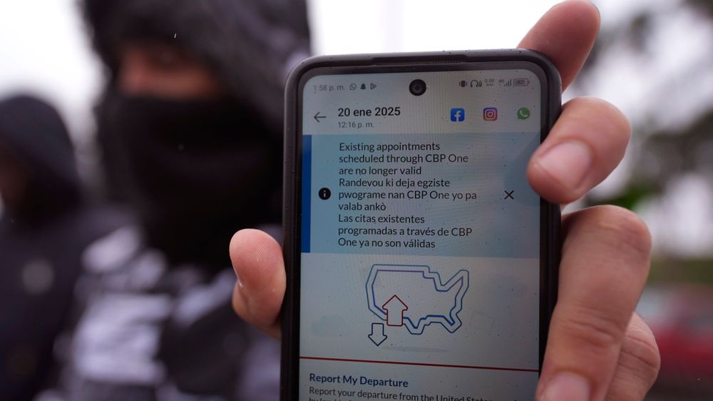 Federal judge strikes down Trump's order suspending asylum access at the southern border