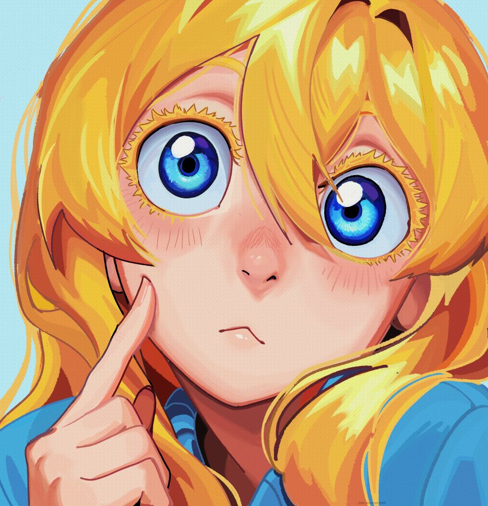 Desenho digital da Nana. Foco no rosto. Garota de cabelo longo loiro, pele clara e olhos azuis. Cílios e sombrancelhas loiras. Cardigan azul. Cabeça levemente inclinada com o dedo indicador na bochecha.