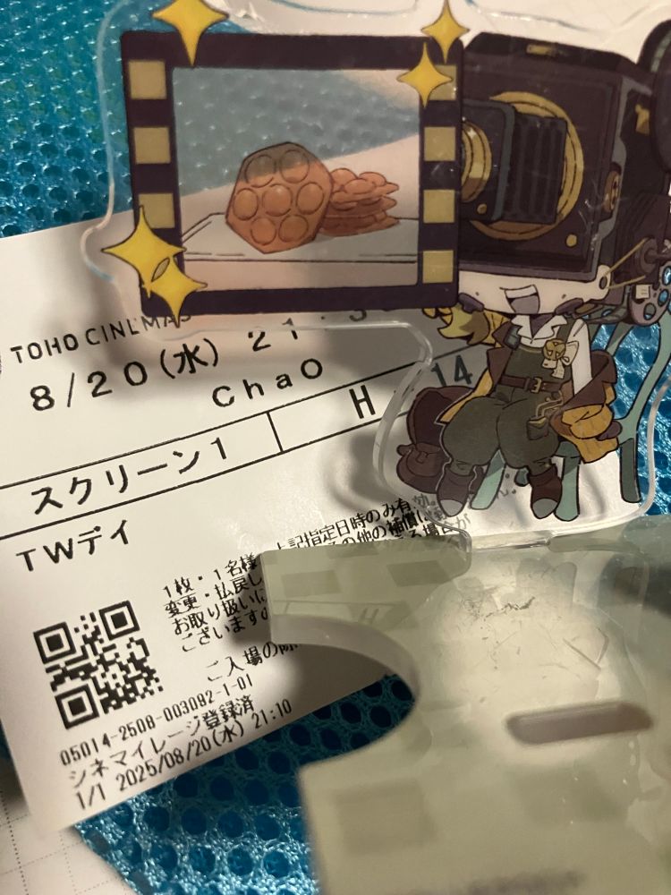 映画『Chao』のチケットとロガーヘッド（リバース1999）のアクスタ