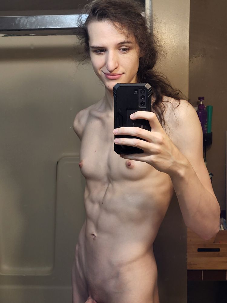 Quick nude selfie of Skye before she hops in the shower