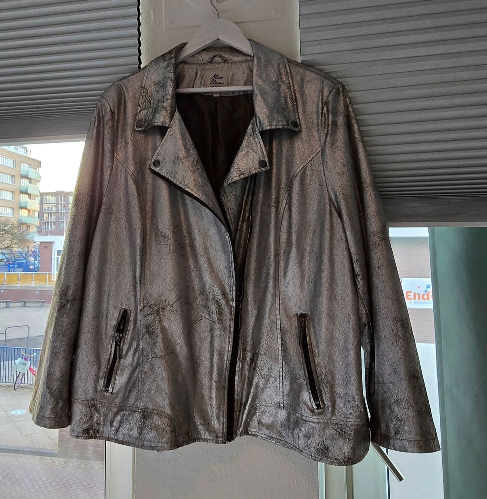 Banging 80s inspired leather silver jacket