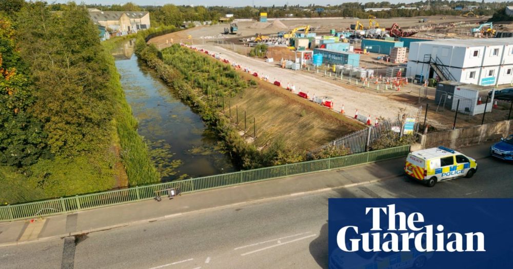 Major incident in West Midlands after sodium cyanide spill into Walsall canal