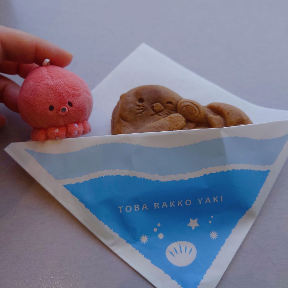 鳥羽ラッコ焼きとタコのぬいぐるみ