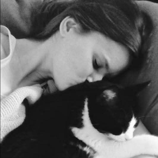 Amber kissing her beloved cat, Riley.