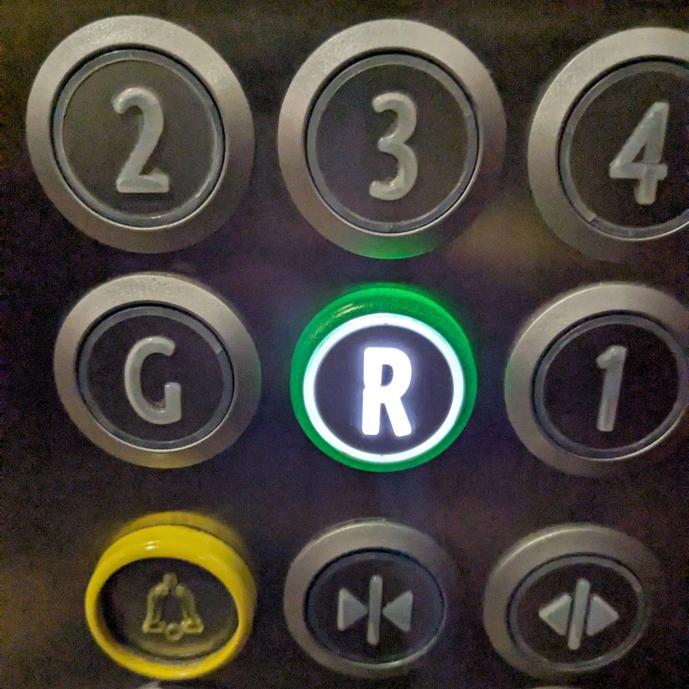 Elevator buttons, including G and R, the latter illuminated.