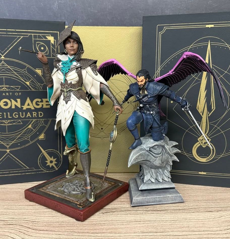Photo of the neve and lucanis statues by dark horse 