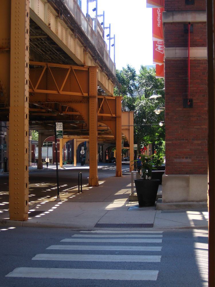 Photograph of the CTA rail supports as it winds through Downtown Chicago