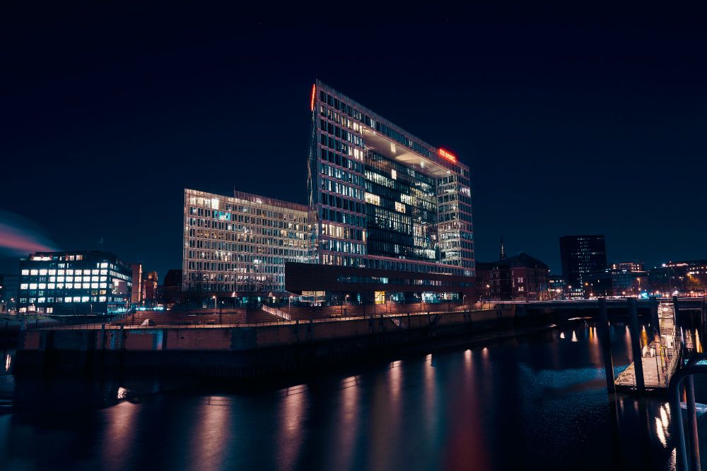 Spiegel building at night