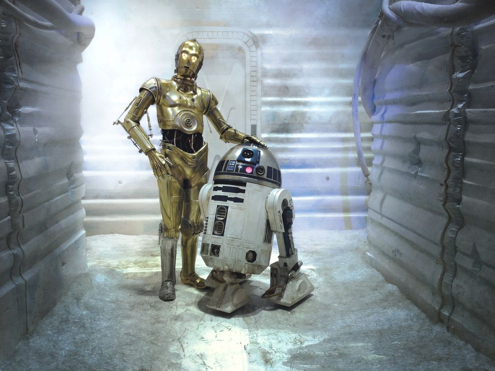 C3PO & R2-D2 standing in a tunnel