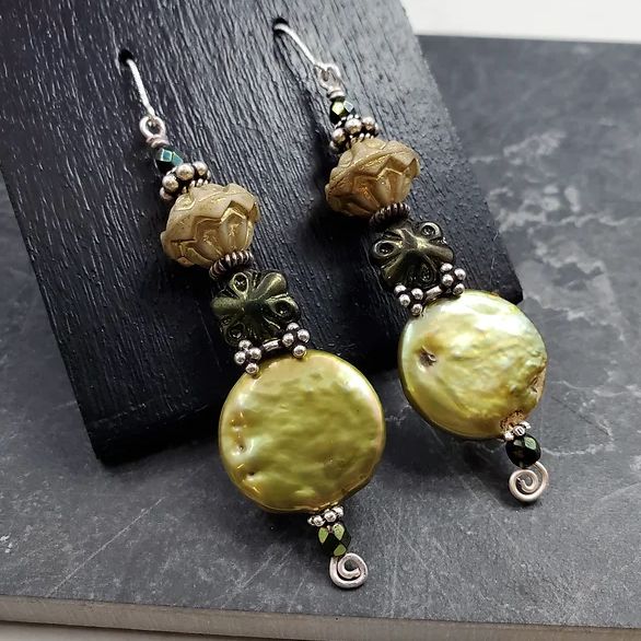 golden pearl earrings 