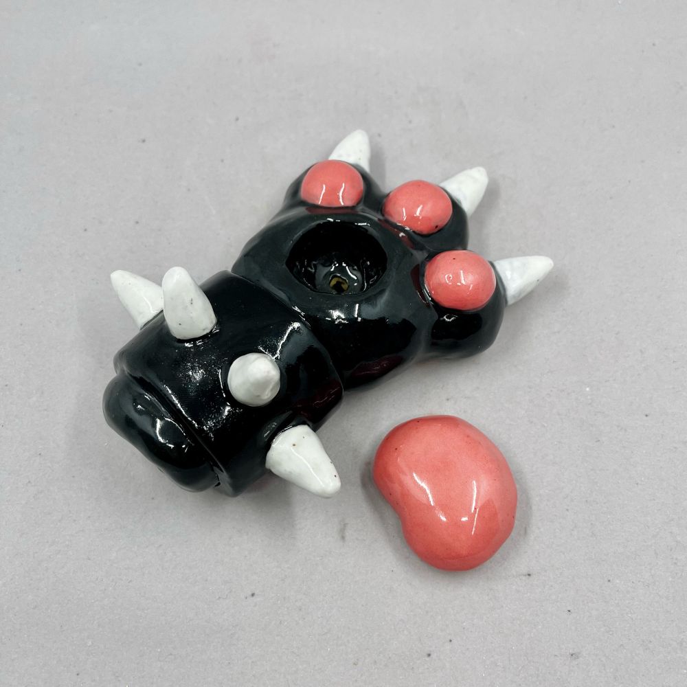 This photo shows the pipe and bowl without the “lid.”