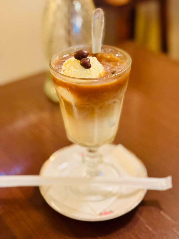 宵待屋珈琲店の大人のカフェオレフロート