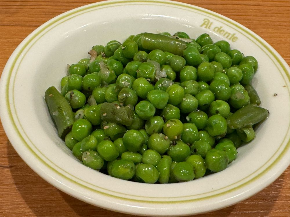 あるでん亭のグリーンピースサラダ