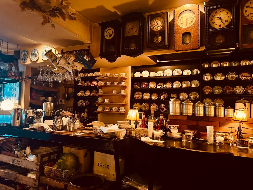 九段下　カフェ・ミエルの内装