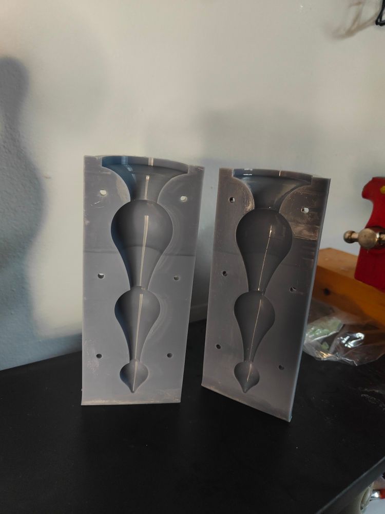 Tear drop butt plug mould open 