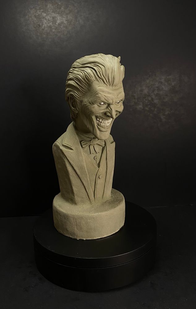 The joker, bust,  in Chavant NSP Medium - 3/4 view