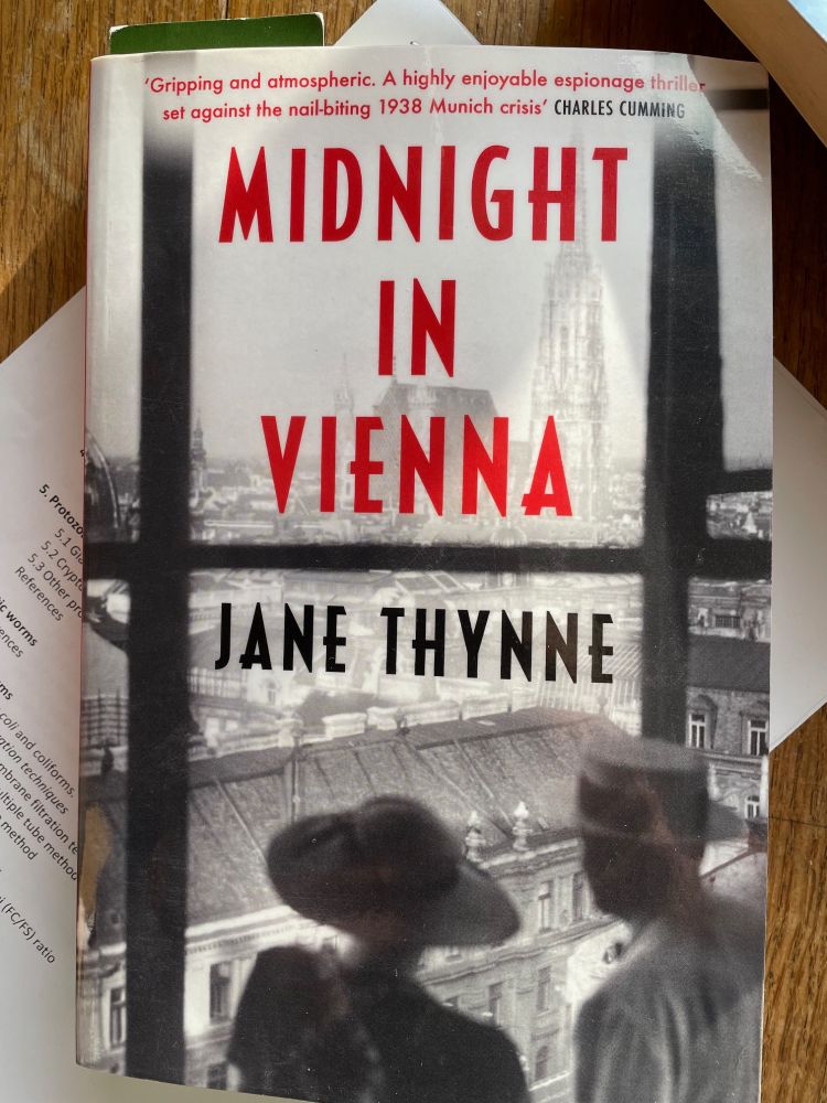 cover for book by Jane Thynne, Midnight in Vienna