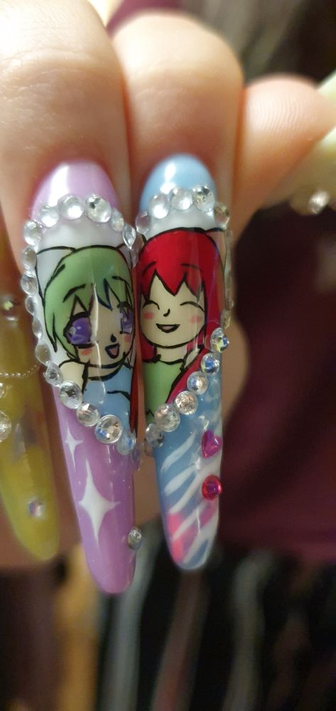 Two large nails with Raku-chan and Kobeko-san in a heart-shaped frame.