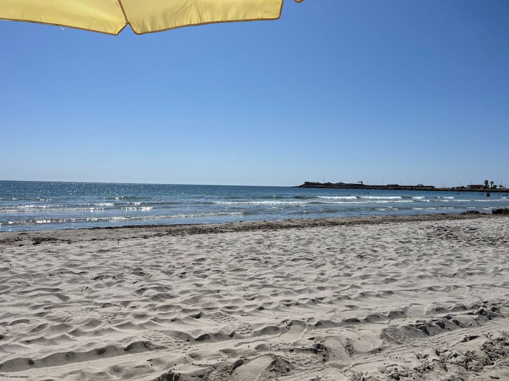 La Torre derribada beach w
