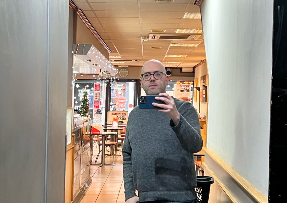 Me doing a mirror selfie in a Wimpy restaurant 