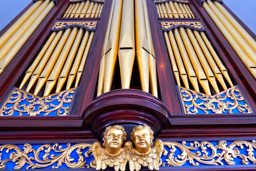 A photo of the pipe organ at the Old North Chuch in Boston.