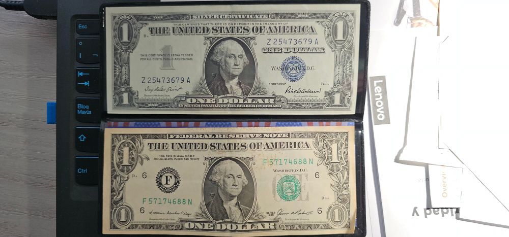 Billete de un dolar que era respaldado en plata como en el dice y Billete actual