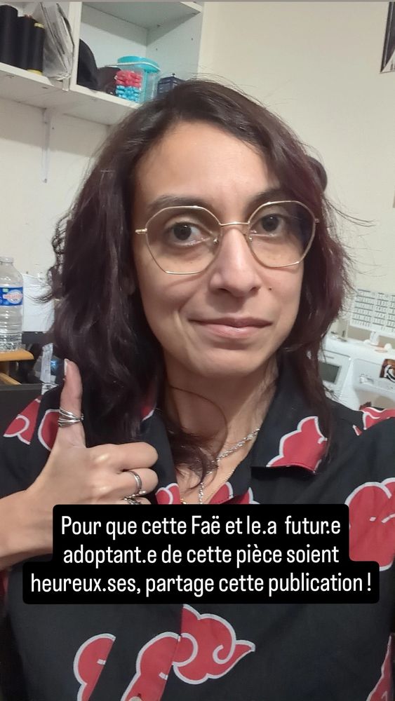 Photo de moi pouce en l'air avec le texte suivant : 

Pour que cette Faë et la future adoptante de cette pièce soient heureuses, partage cette publication !
