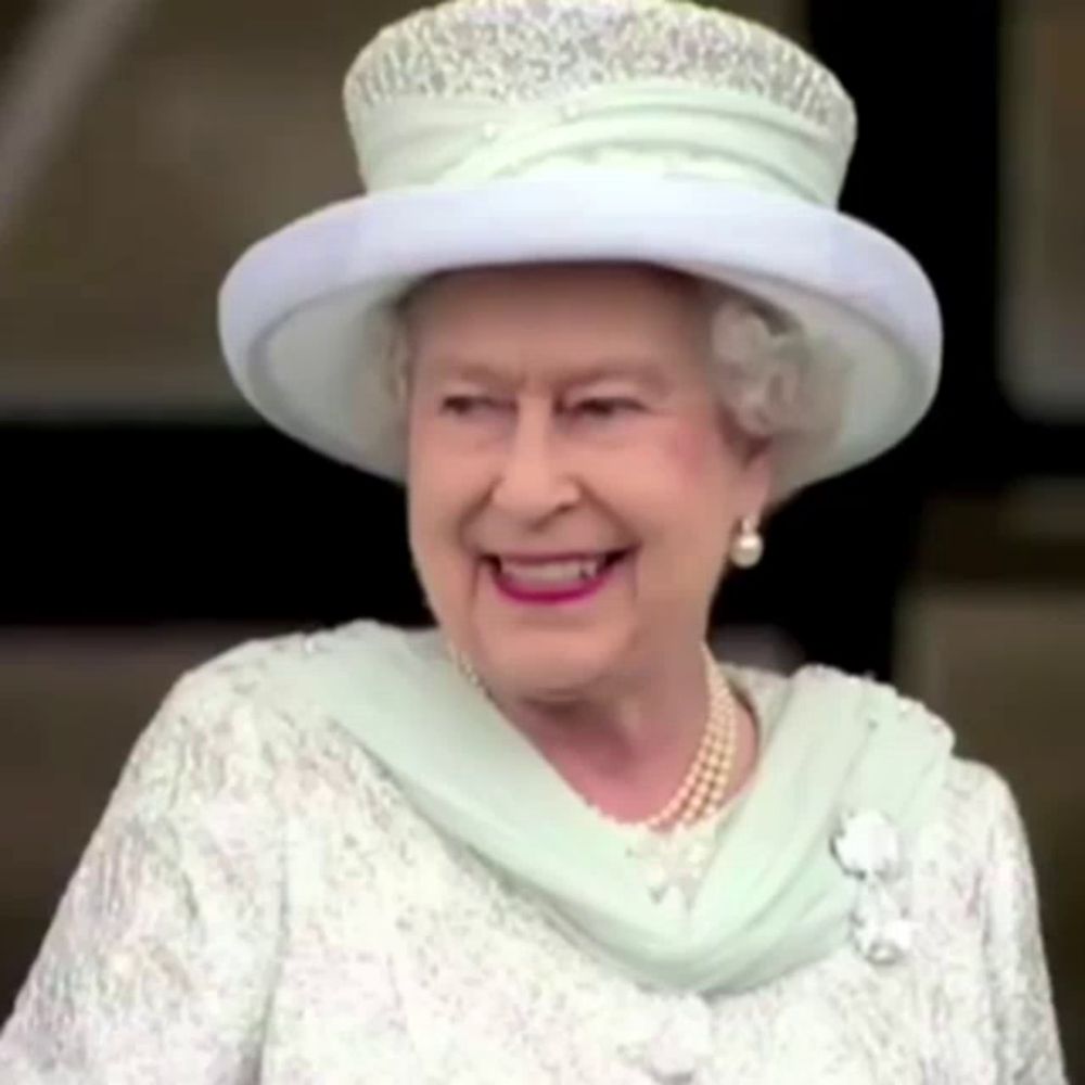 Queen Queen Elizabeth GIF