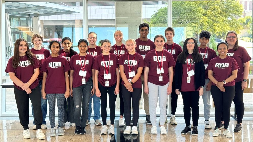 12 middle and high school students with 4 staff members leading the Young Scientist Research Workshop at UNMC