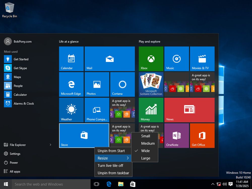Desktop screenshot of the original Windows 10 release from 2015, showing the start menu and a minor crop bug at the bottom of it.