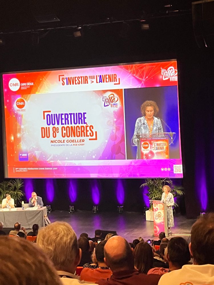 La présidente de la Fce ouvre le congrès.
