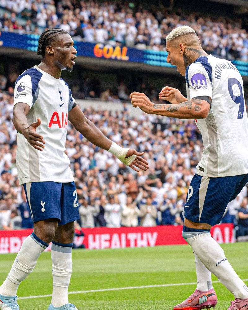 Kudus and Richarlison celebrating a goal