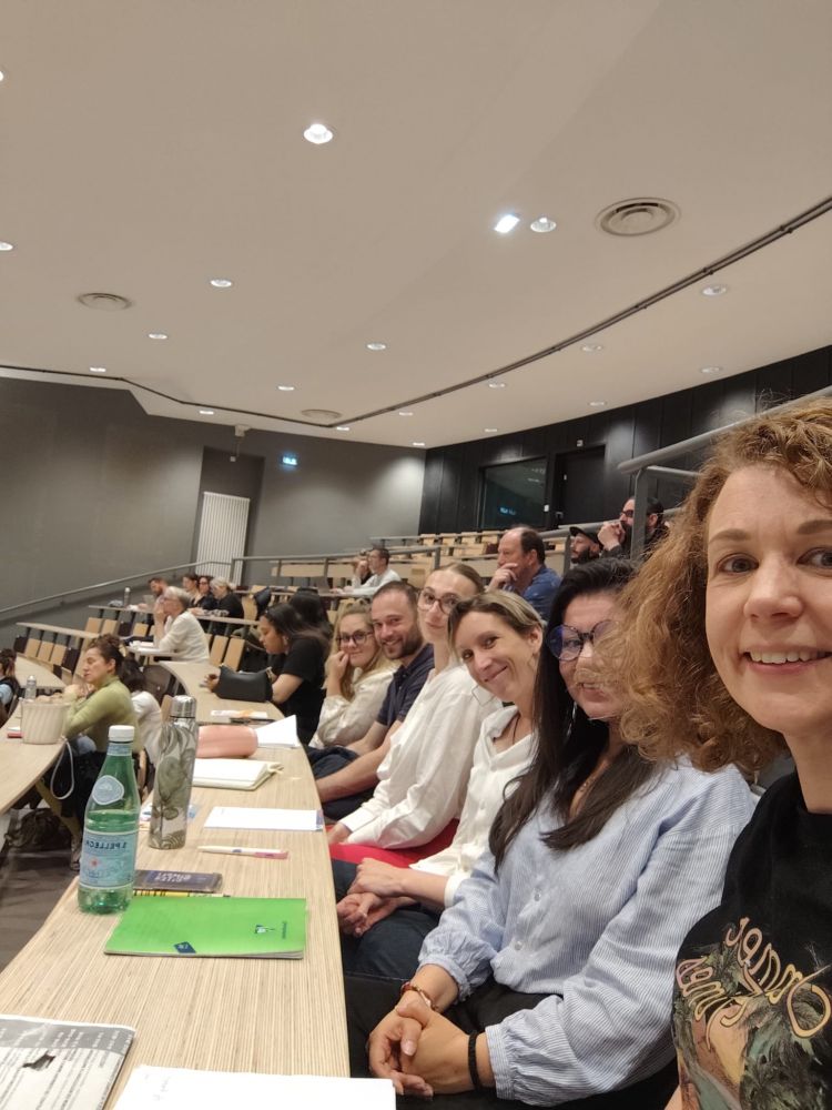 💡 Pour notre équipe, ce colloque représente une opportunité de :
Renforcer notre veille professionnelle sur les problématiques de vulnérabilité et de prévention,
Mieux outiller nos pratiques auprès des publics accompagnés,
Nourrir notre engagement pour un accompagnement global, éthique et sécurisé.