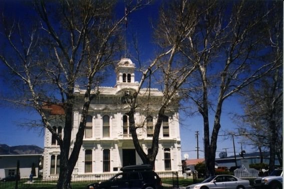 Photo of the three-story Mono County Courthouse in Bridgeport, California.