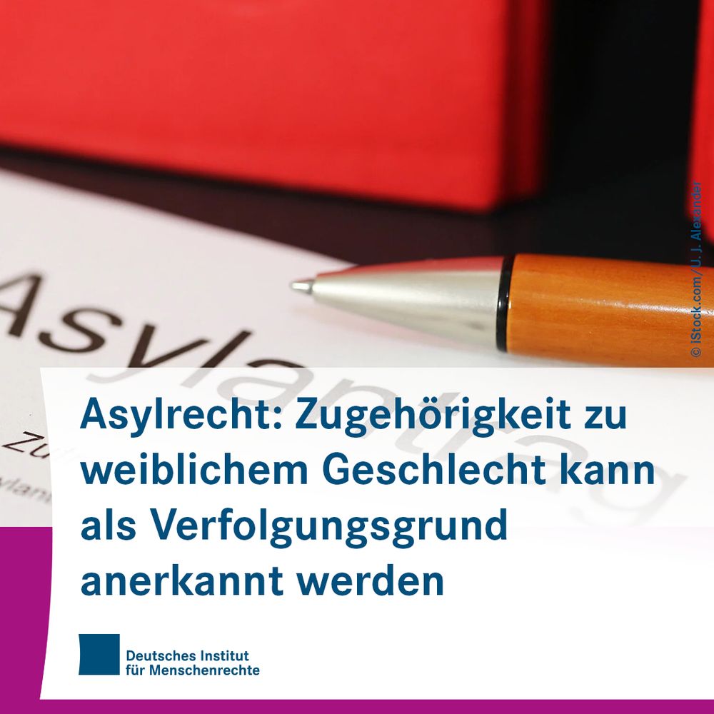Sharepic mit dem Foto eines Kugelschreibers, der auf einem Dokument mit der Aufschrift "Asylantrag" liegt.
Darunter folgt Text über dem Logo des Deutschen Instituts für Menschenrechte:
Asylrecht: Zugehörigkeit zu weiblichem Geschlecht kann als Verfolgungsgrund anerkannt werden