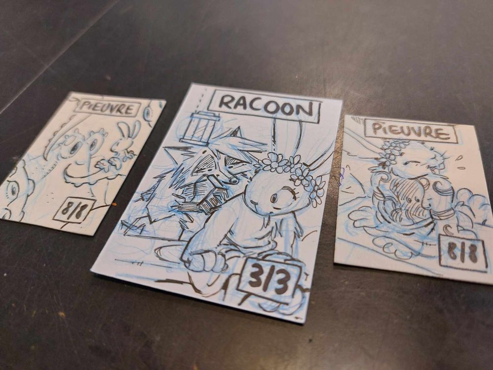 Trois jetons de créatures de Magic the Gathering formant une petite saynète. Une petite lapine rencontre une pieuvre géante et va chez sa bonne amie/colocataire tatoueuse pour se faire tatouer dans le dos un dessin de son amie la pieuvre.