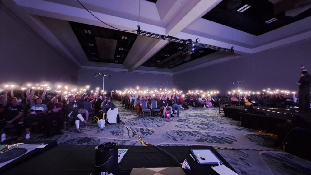 Photo of the audience shining their cellphone lights during the closing ceremonies at Nan Desu Kan 2025