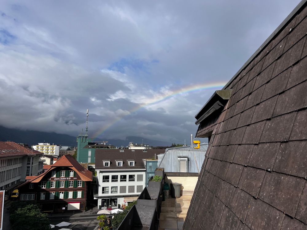 Regenbogen über Interlaken